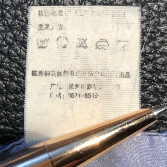 Pretty Silk Neck Scarf -OS- in a delicate floral pattern - Picture 3 of 4